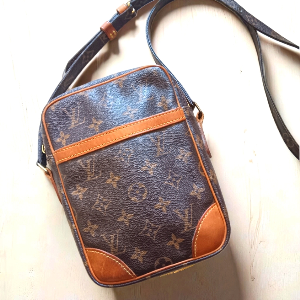 Louis Vuitton ✨️Danube PM Monogram Crossbody Bag UNISEX - Picture 3 of 17